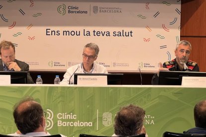 Tomàs Roy, Antoni Castells i Ramon Chacón en roda de premsa al Clínic