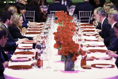 Aragonès y Felipe VI, frente a frente en la cena de inauguración del Mobile World Congress.