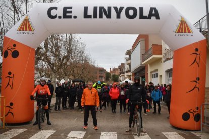 Los participantes preparados antes de la salida. 