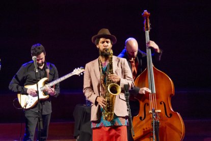 El saxofonista cubà Ariel Brínguez, ahir a l’Auditori de Lleida.