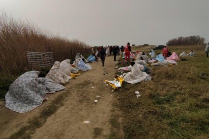 Supervivientes del naufragio, que llegaron por sus propios medios a la playa.