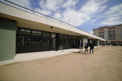 L’alcalde i el delegat d’Educació van visitar ahir l’obra del nou centre que es denominarà Minerva.