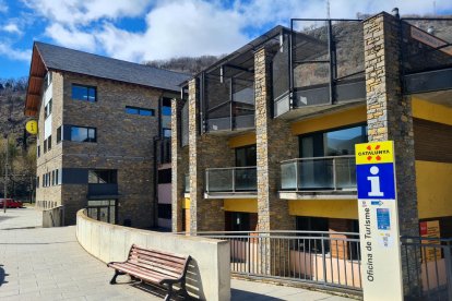 Edificio del Consejo Comarcal del Pallars Sobirà donde se encuentra la oficina de Turismo del Pallars Sobirà.