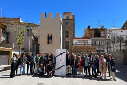 Foto final de grup de la trobada a Balaguer de l’editorial Fonoll, amb presència de Josep Vallverdú.