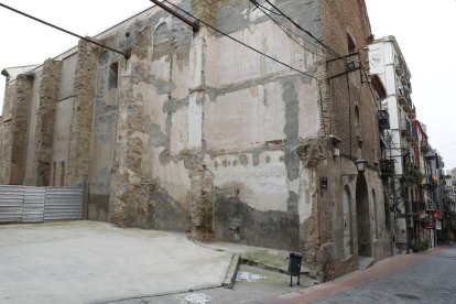 El solar annex a l’oratori dels Dolors, al carrer Cavallers.