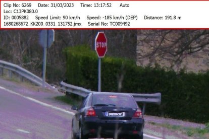 El cotxe enxampat a 185 km/h a Castell de Mur i que estava conduït per un conductor sense carnet.