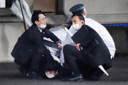 Captura del presumpte autor de l’intent d’assassinat de Kishida.