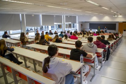 Aspirants a cursar carreres d’Educació es van enfrontar ahir a les PAP.