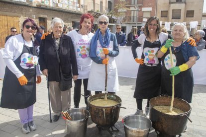 Una de les demostracions de com elaborar el sabó de manera artesanal.