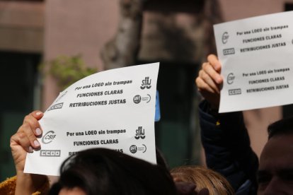 Concentració i aturada parcial de funcionaris dels jutjats a la Ciutat de la Justícia de Barcelona.