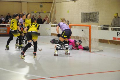 Vale Fernández marca un dels tres gols que va firmar ahir davant del Mataró.