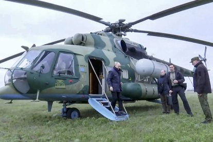 Imatge cedida pel Kremlin de la visita del president rus, Vladímir Putin, a Kherson.