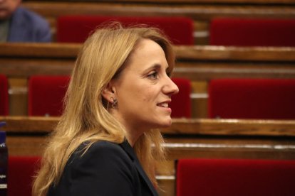 La consellera d'Economia, Natàlia Mas Guix, al ple del Parlament.