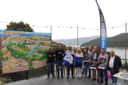 Autoritats i organitzadors ahir durant la presentació de l’Ultra Pallars 360.