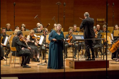 La mezzosoprano lleidatana Marta Infante va posar veu als poemes musicats davant d’un Auditori ple.