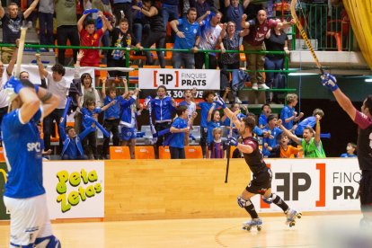 Nuno Paiva celebra el gol que forçava la pròrroga davant d’un Onze de Setembre pràcticament ple.