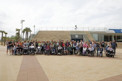 Un centenar de persones va participar ahir en la jornada solidària amb Aremi.