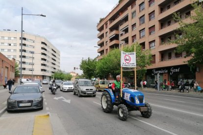 La marcha lenta de vehículos contra el futuro polígono de Torreblanca.