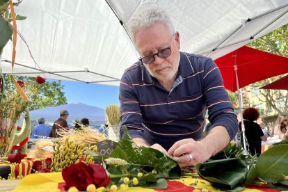 El Gremi de Floristes de Catalunya, satisfet amb el ritme de venda de roses per Sant Jordi