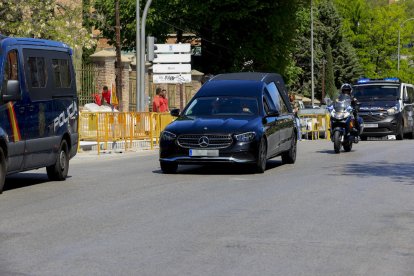 Llegada de los restos de José Antonio Primo de Rivera al cementerio madrileño de San Isidro.