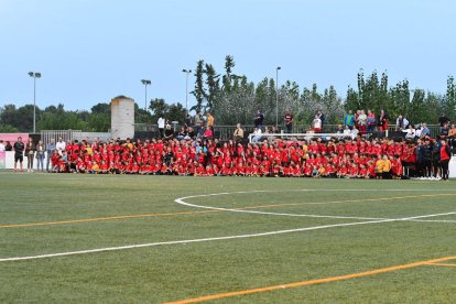 Fotografía de todos los jugadores del Alpicat, el día de la presentación a principio de temporada.