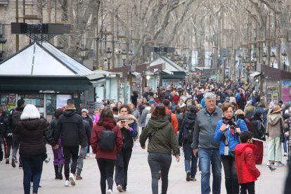 El salario de los españoles se redujo un 5,3% en 2022.