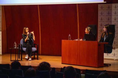 Carla Galeote, durant la intervenció ahir a la Universitat de Lleida.