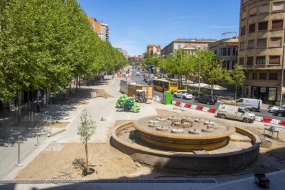 Comencen a enjardinar la 'nova' rambla d'Aragó