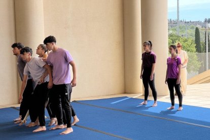 Alumnes de l’Inefc Lleida ahir durant la performance.