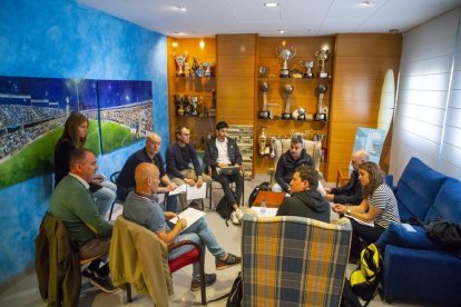 Un moment de la reunió tècnica amb FCF, Paeria i Lleida Esportiu, ahir al Camp d'Esports.