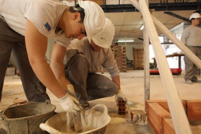 Molts sectors, com el de la construcció, tenen problemes per trobar mà d’obra.