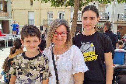 La calle Nou se llenó de gente para ver el espectáculo ‘No hi havia una vegada’ de la compañía Les Lloronas. 