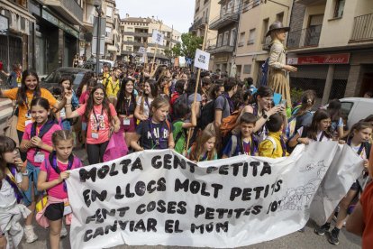 Un miler d’escoltes es van manifestar ahir a la tarda a Agramunt.