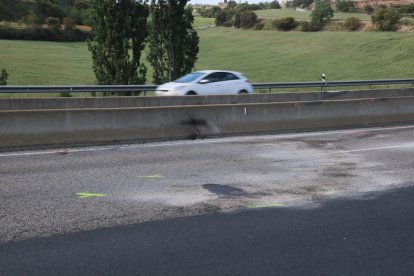 Marques de l'accident a l'A-2, a l'altura de la Granyanella, la Segarra