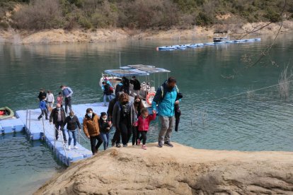 Imatge d’arxiu de turistes a Corçà per Setmana Santa.