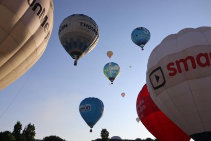 Més de 30 globus s'enlairen a Igualada per celebrar el 25è aniversari de l'European Balloon Festival