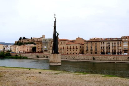 El monument de Tortosa, que commemora la Batalla de l’Ebre.