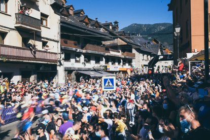 La salida ayer de una de las pruebas de la primera edición del Aran by UTMB, que ha reunido a más de 3.000 corredores de montaña.