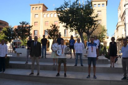 Arnau Monné, al centre, ahir durant l’homenatge.