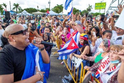 El grup cubà Gente de Zona va actuar en un concert de suport a les protestes convocades a Miami.