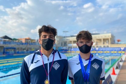 Patrick Pelegrina y Pepe Vendrell, del CN Lleida, con sus medallas; Emma Carrasco consiguió tres; Aina Torrubiano y David Pedrós, dos.