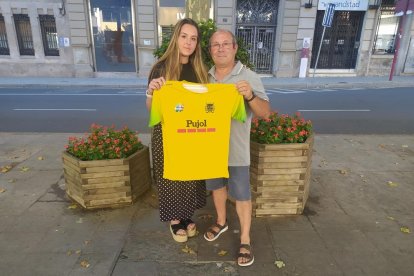 Laia Navarrete, nueva portera del Vila-sana, ayer con el presidente del club, Ramon Porta.