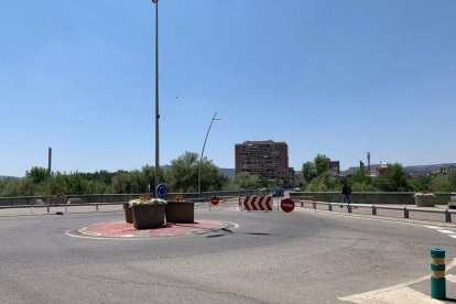 Imagen del Puente Pequeño, con un carril cerrado por las obras. 