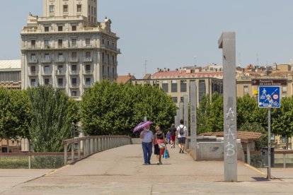 Foto de família dels impulsors i participants en el projecte Phusicos, durant la presentació ahir al barranc d’Erill.