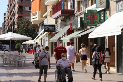 Els termòmetres al sol van marcar ahir a la tarda valors desorbitats, com el del carrer Pi i Margall de Lleida, que va assolir els 53,5º.