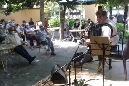 L’acordionista italià Pietro Adragma, en el concert inaugural de la Trobada a la Seu d’Urgell.