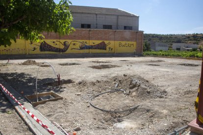 L’actuació per habilitar un parc ha començat i estarà llesta previsiblement a l’agost.