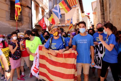 Pla obert de l’exconseller de Presidència Jordi Turull, a l’arribar a la plaça Major d’Arnes.