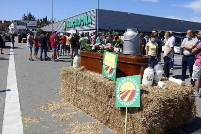 UP protestó ayer contra la gran distribución.