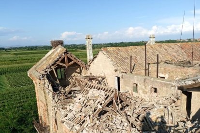 La Casa Gran de la Sucrera con parte del tejado hundido. 